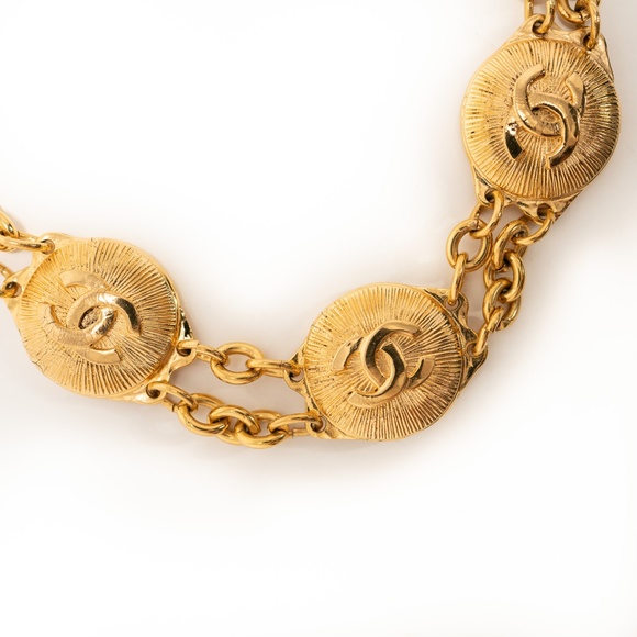 CHANEL 80s Vintage Gold Sunburst Logo Pendant Medallion Chain Choker *RARE* - Picture 6 of 13